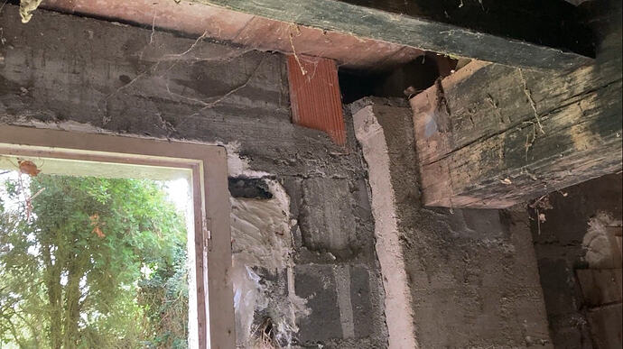 Rdc - Mur sud - jonction poutre mur béton.PNG