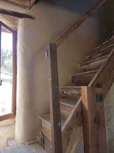 Escalier enduit frais